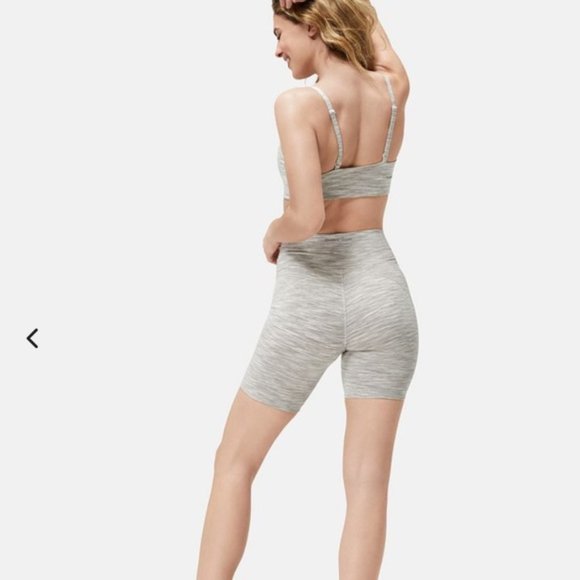 NWT Outdoor Voices Flow 7” Short in Oatmeal, S - Picture 4 of 8